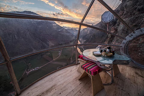 Sleep suspended above the Andes for an unforgettable adventure with views that redefine perspective.