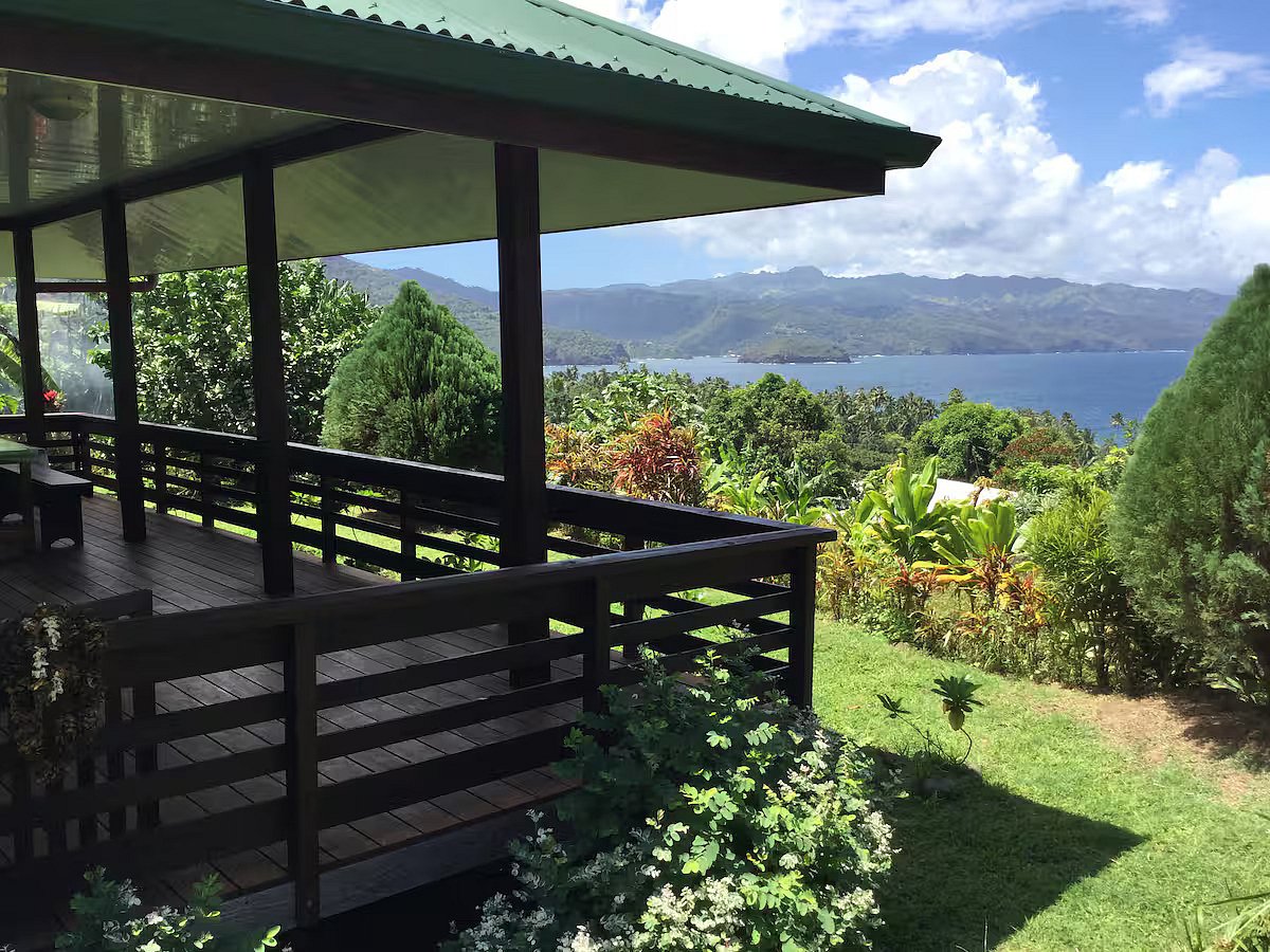 Wake to panoramic ocean and mountain views in a traditional fare, surrounded by the Marquesas’ untouched beauty.