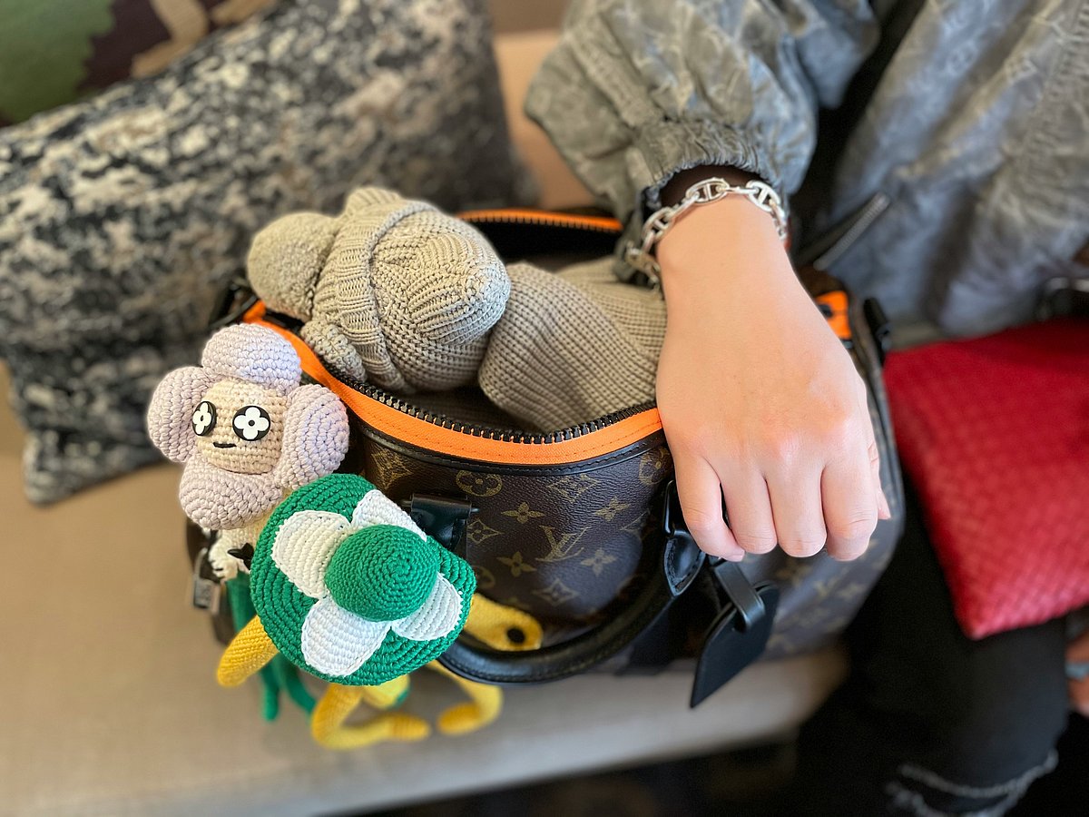 Unplash : Stuffed toys are increasingly accompanying travellers on international trips, serving as sources of comfort and familiarity