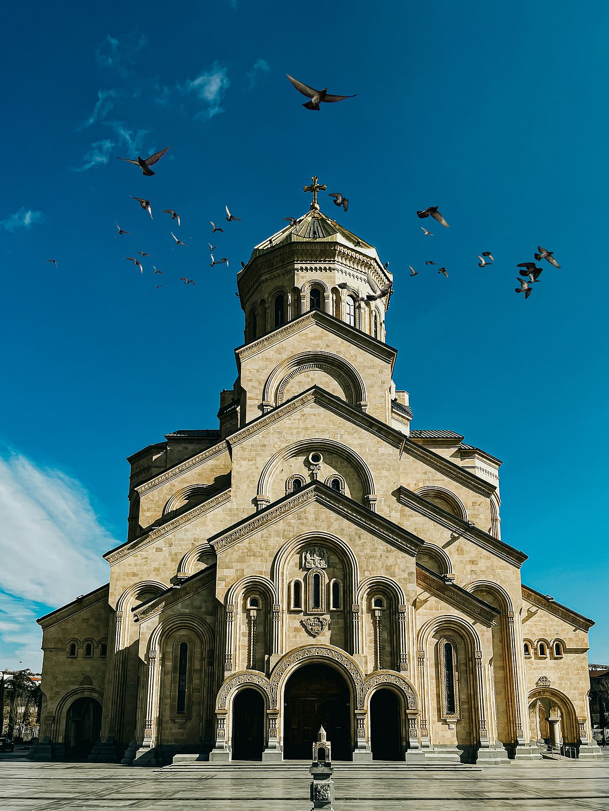 Unsplash : Holy Trinity Cathedral of Tbilisi in Georgia
