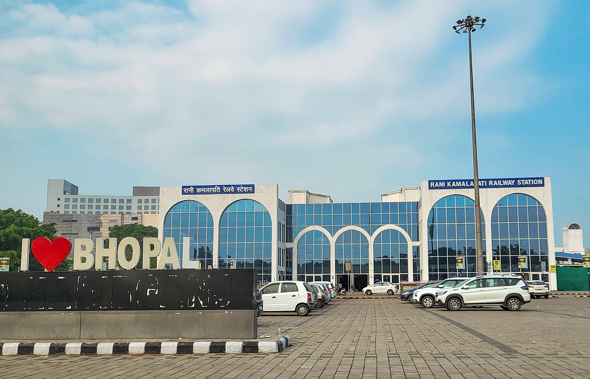 Shutterstock : Rani Kamalapati Station, Bhopal is India’s first private railway hub