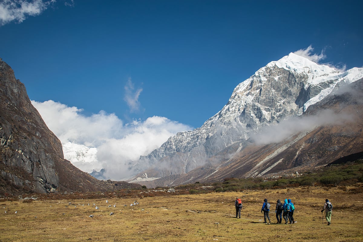 Shutterstock : Goechala trek turns deadly, highlighting the urgent need for safety and planning.