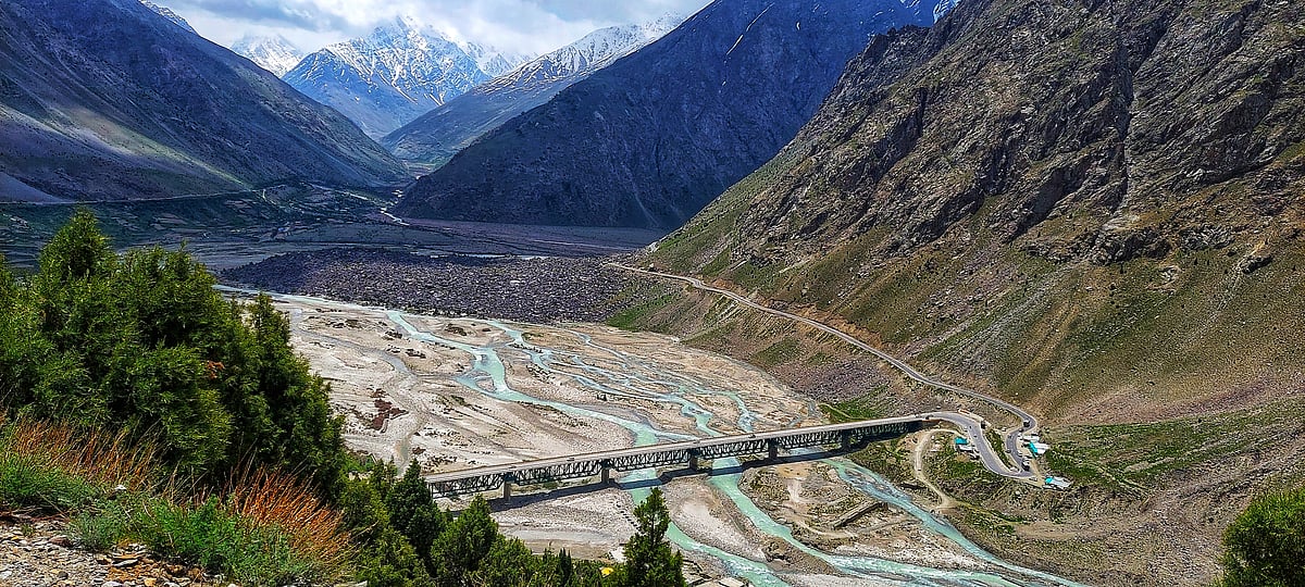 The spctacular view of Lahul valley as you climb to Darcha