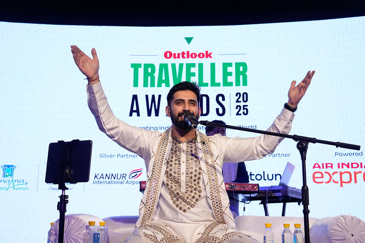 Harsh Arora, one of North India’s most celebrated and versatile performers, is known for his soulful blend of Sufi, Bollywood, and Punjabi music