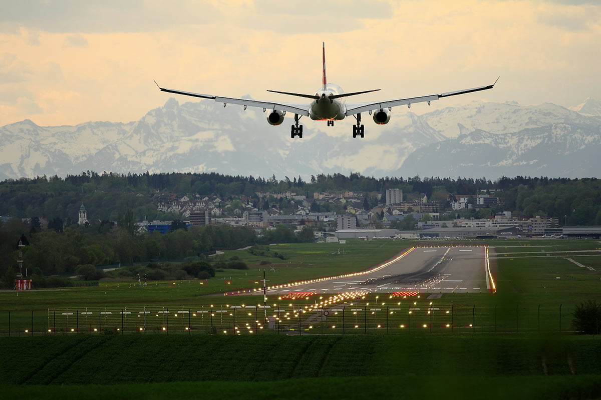 Unsplash : A flight takes off from an airport (Representational Image) 