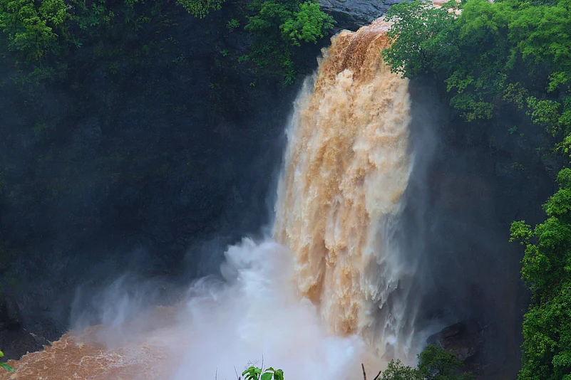 A closeup view of the Dabhosa Waterfalls