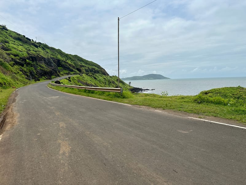 Scenic road near Kondivali beach