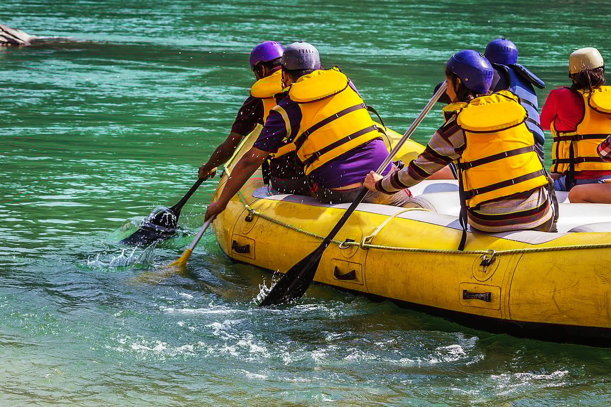 Shutterstock : Rafting in Rishikesh, Uttarakhand