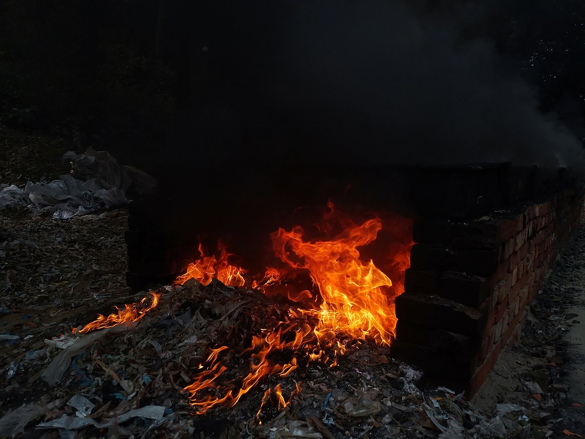 Open burning of waste adds toxic smoke to India’s already hazardous city air