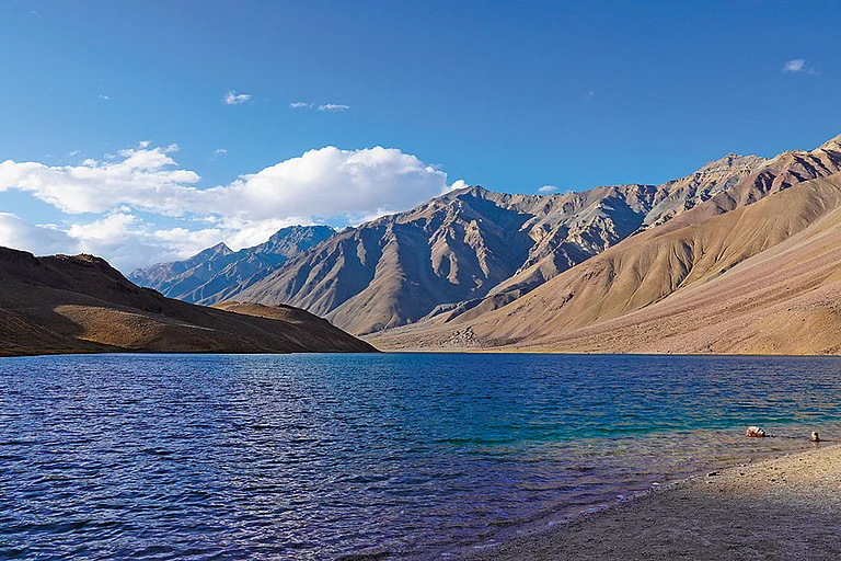 The eerily beautiful Chandratal Lake - Photo: Shubhangi Bajpai