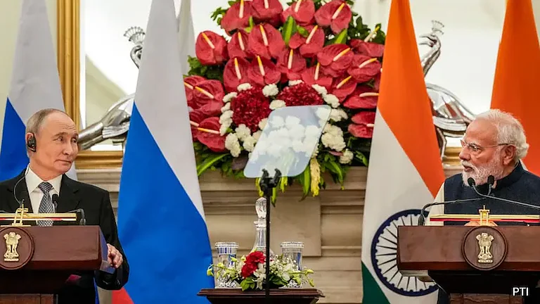 PM Narendra Modi and Russian President Vladimir Putin address the media in New Delhi - PTI