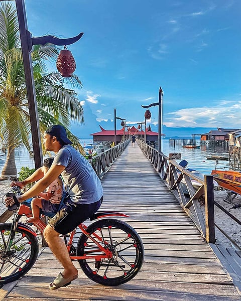 A glimpse of everyday life on Mabul Island