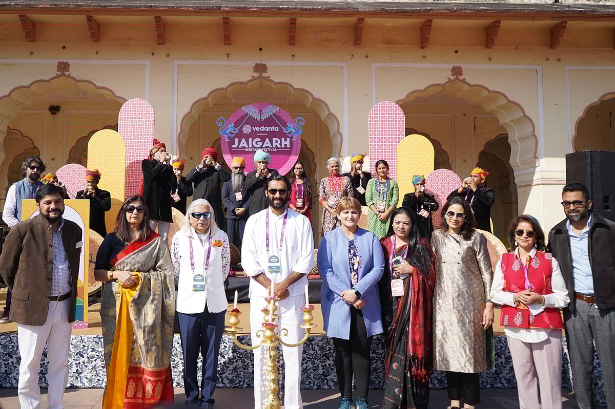 (Left to right) Sanjay Kothari, Ritu Jhingon, Sanjoy K Roy and HH Maharaja Sawai Padmanabh Singh, Shabana Dagar, Shikha Durlabhji, Manju Kothari Puneeta Roy and Sammohan Mathodia
