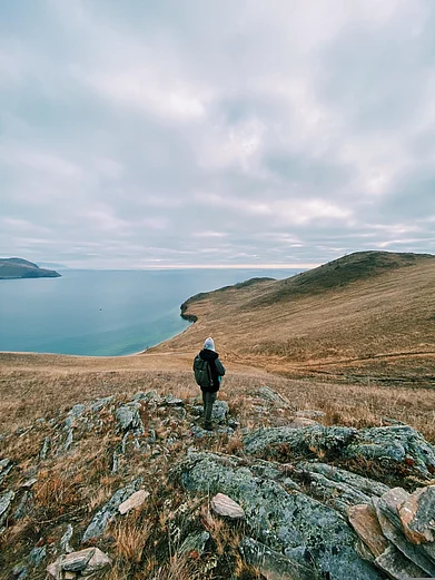 Pixabay : A solo traveller on a journey