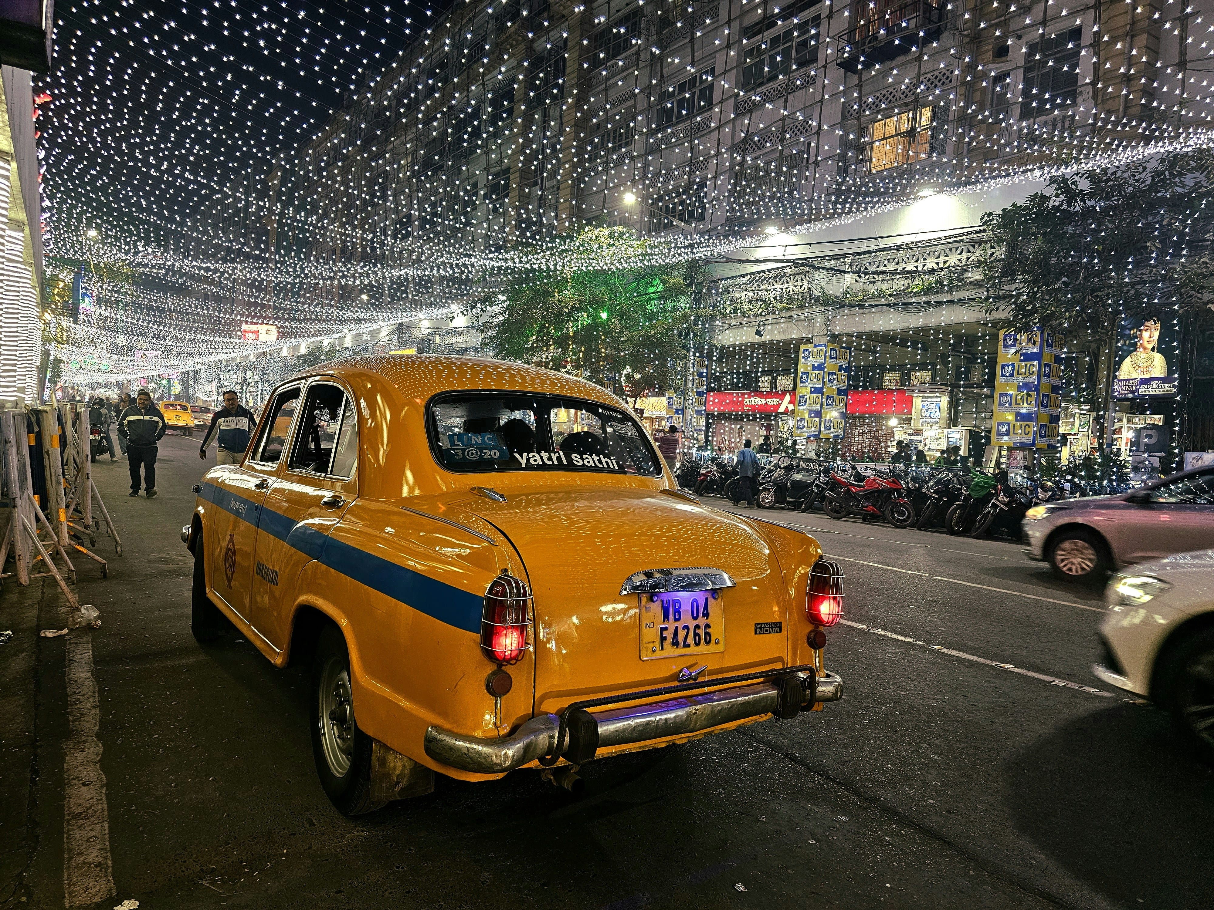 Park Street lights, heritage churches, and sweet treats define Kolkata’s nostalgic and community-centred Christmas