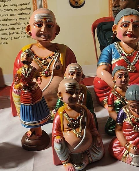 Thanjavur Doll (Thalaiyatti Bommai), a GI-tagged craft work by Hariprasanth Boopathy.
