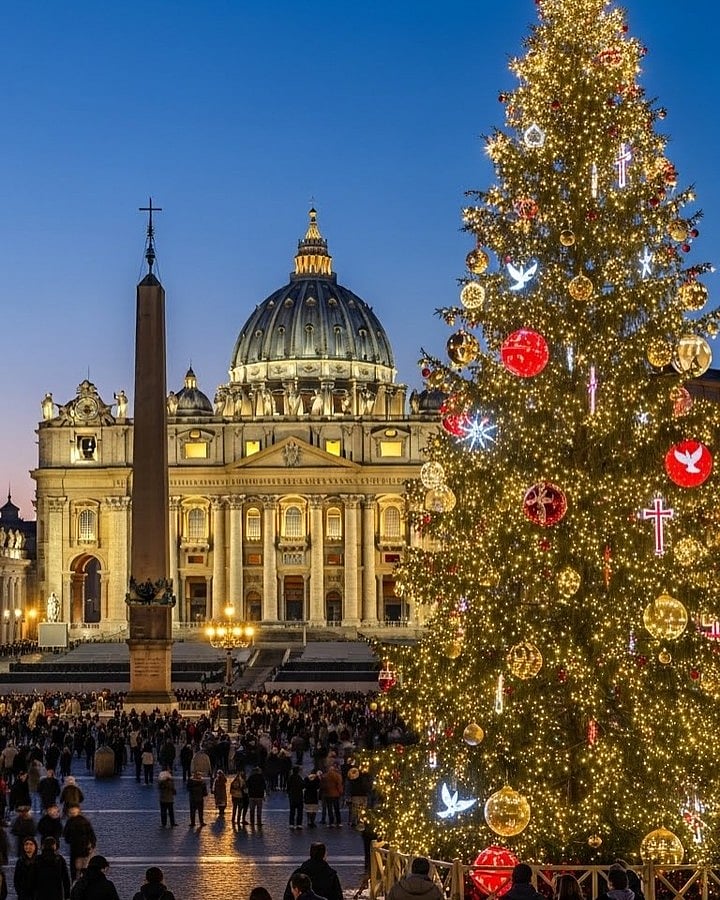 Christmas scenes at St Peter’s Square