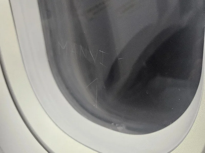 A Redditor posted posted an image of a passenger’s name etched on aircraft window