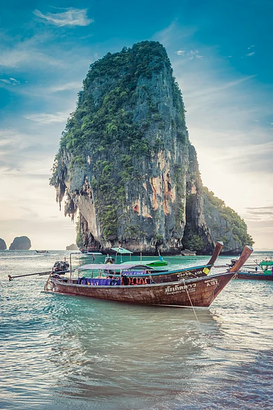 Unsplash : A shot from Phang Nga Bay