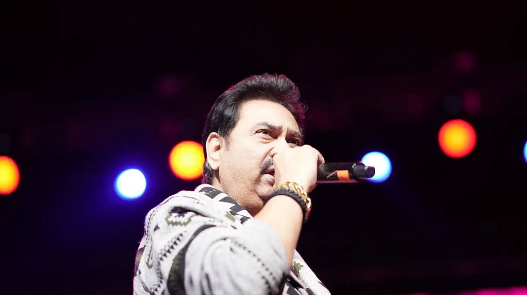 Kumar Sanu live in a concert