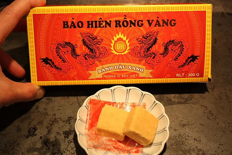 Bao hien rong vang, or mung bean cakes