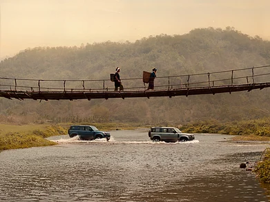 Defender Journeys : Defender 110 tracing Himalayan switchbacks en route to high-altitude towns