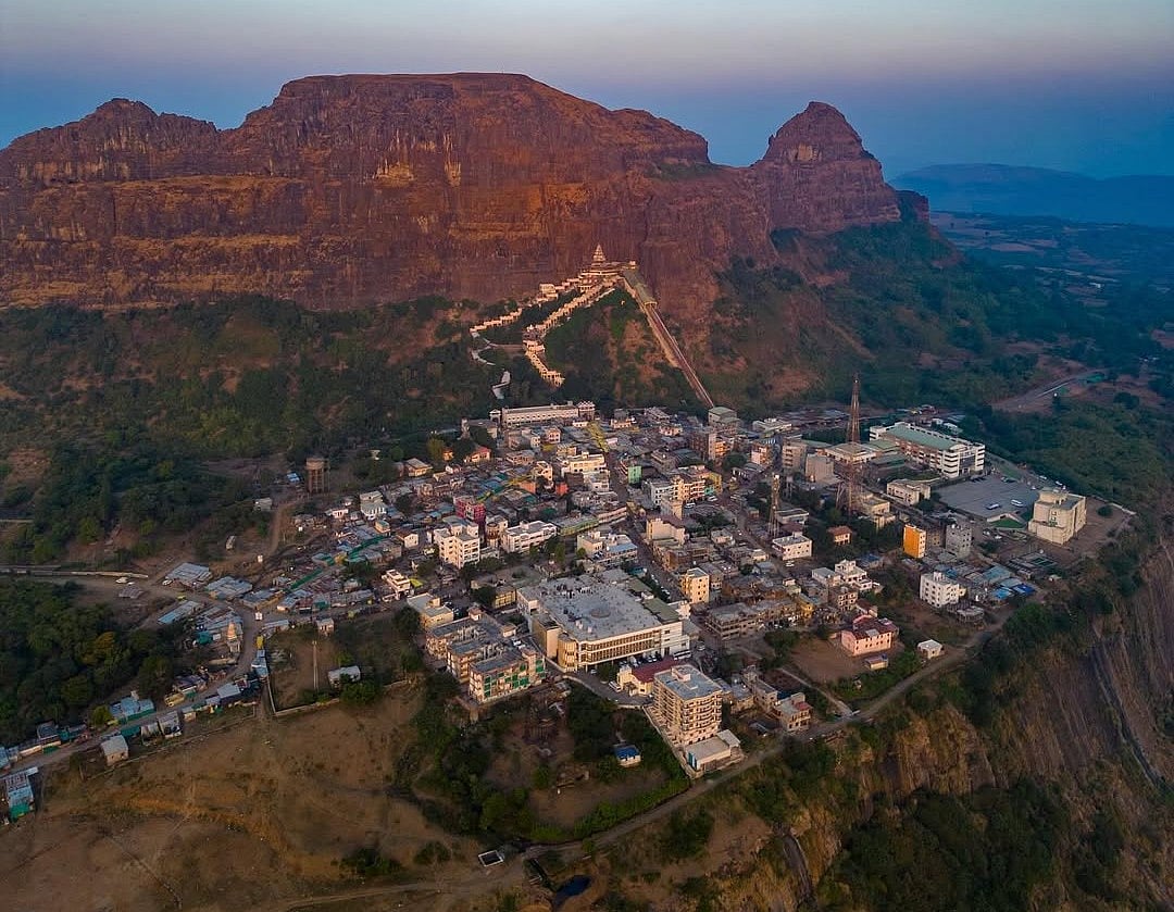 Saptashrungi Gad is believed to mark the spot where Sati’s right arm fell