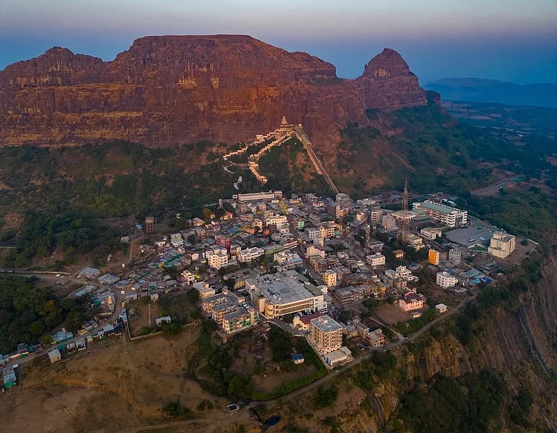 Saptashrungi Gad is believed to mark the spot where Sati’s right arm fell