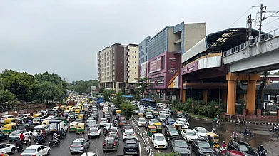 Author : Peak traffic hour at Delhis Okhla NSIC metro station area