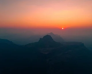 vedant.jpeg/Instagram : Saptashrungi Gad rises nearly 4,700 feet above sea level