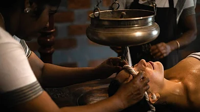 Official Website/The Ayurvedic Healing Village : Healing session at The Ayurvedic Healing Village in Kairali, Kerala