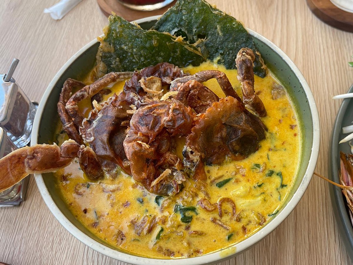 Crab with betel leaf Thai Curry at Sereia