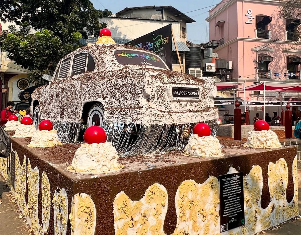 Avoid parking hassles and traffic snarls by choosing local trains, BEST buses or the metro to reach Kala Ghoda Arts Festival 2026