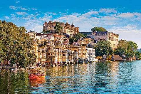 Explore forts and palaces of Udaipur