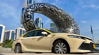 Shutterstock : A taxi in Dubai parked near the Museum of the Future in Jumeirah