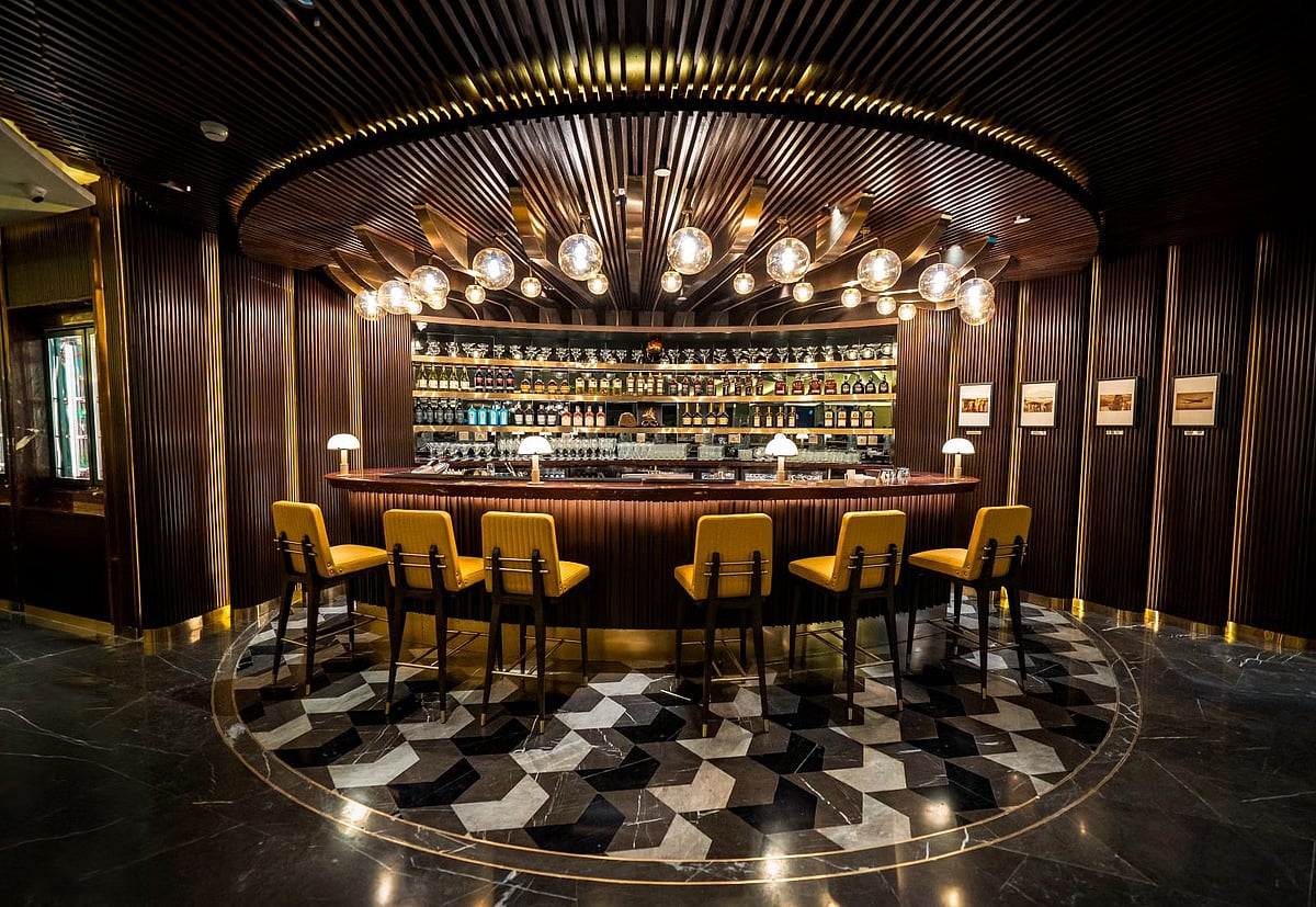Official website: Air India : Aviator's Bar at the Maharaja Lounge