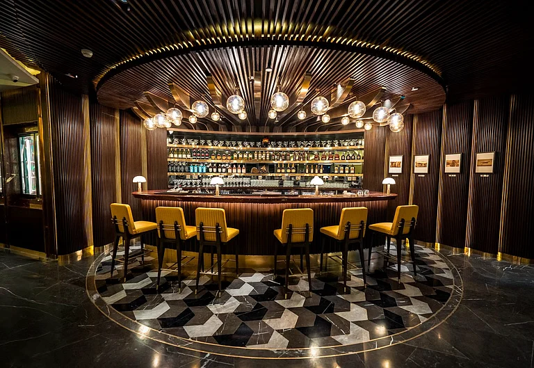 Aviator's Bar at the Maharaja Lounge - Official website: Air India