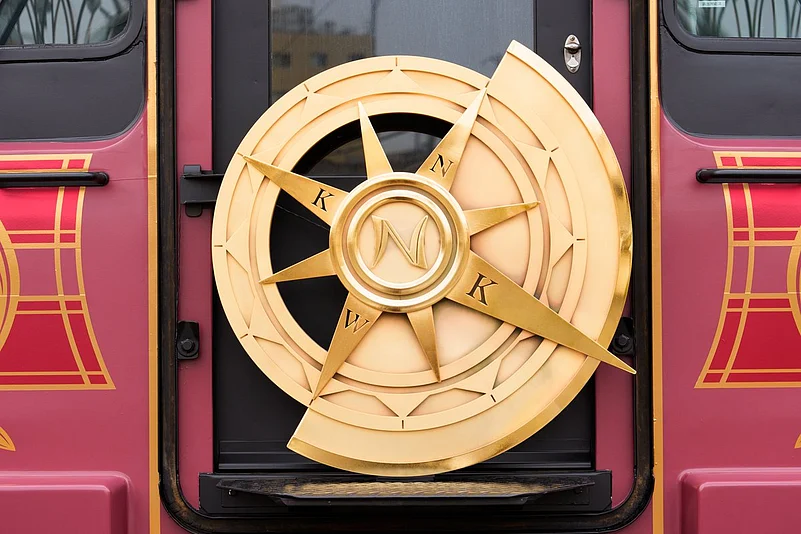 GRAN Tenku’s signature gold compass emblem