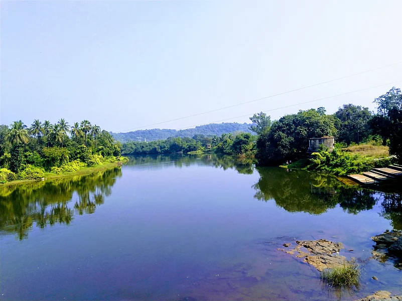 A tranquil lakeside scene in Kolad’s countryside