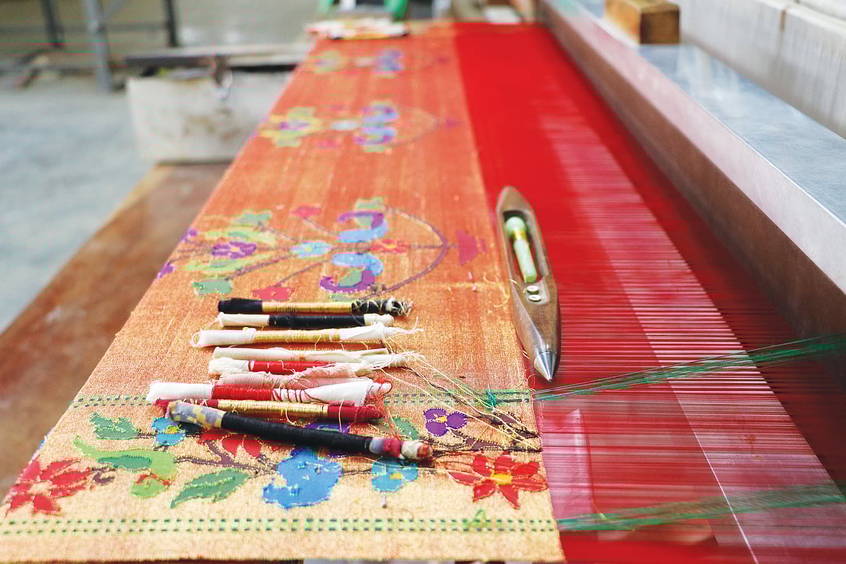 Weaving a Paithani saree