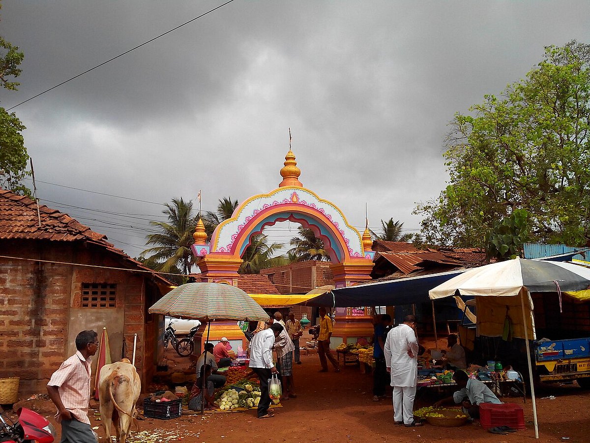 The 500-year-old Ravalnath Temple in Satarda