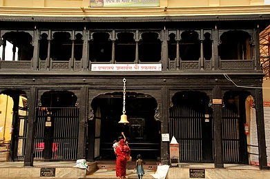 RAMNIKLAL MODI/Shutterstock : Sant Eknath Samadhi, Paithan, Maharashtra