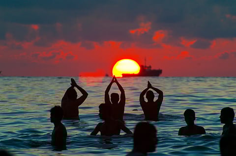 Pligrims take holy dip near Rameswaram