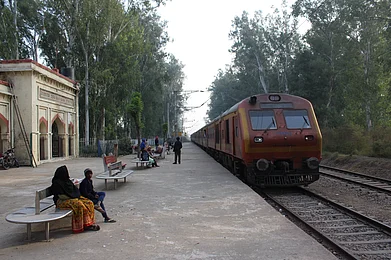 Author : Arrival of the train at the Dera Baba Nanak station