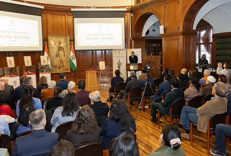 The ceremony also saw the return of four other historic Indian artefacts