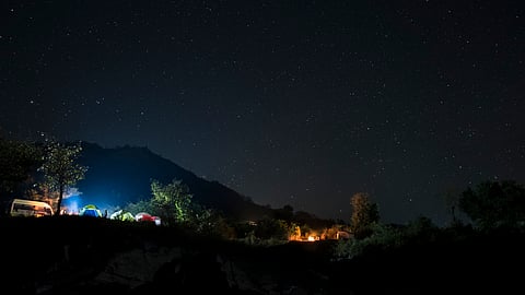 Camping by the lake at Bhandardara
