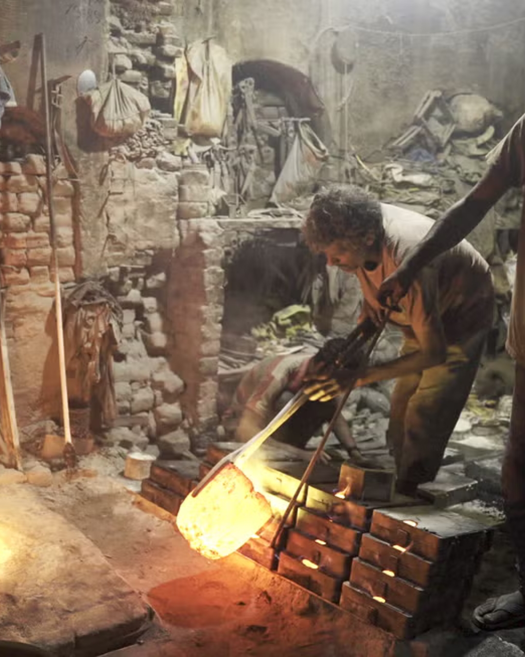 Making the famous  Meerut’s scissors.