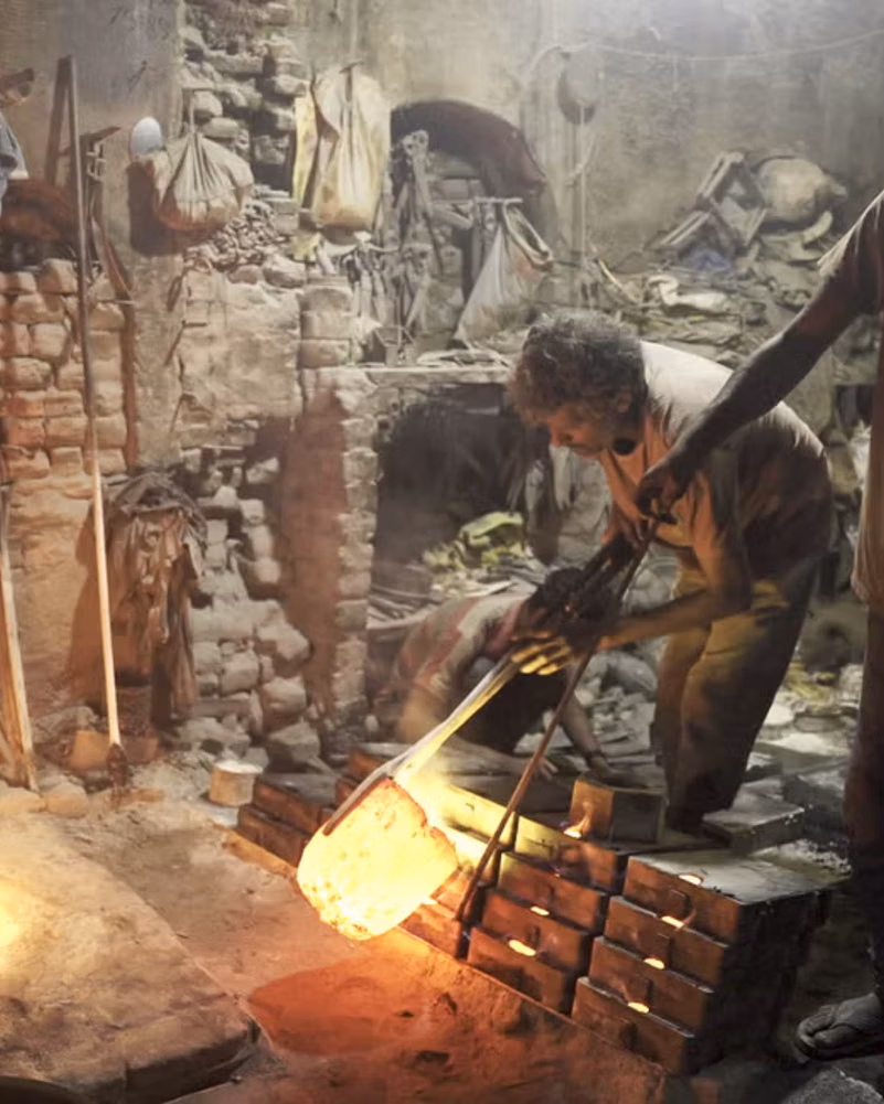 Making the famous Meerut’s scissors.