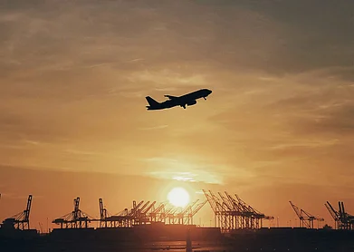 Unsplash : Flight operations from key Gulf hubs are gradually stabilising, though rerouting remains essential