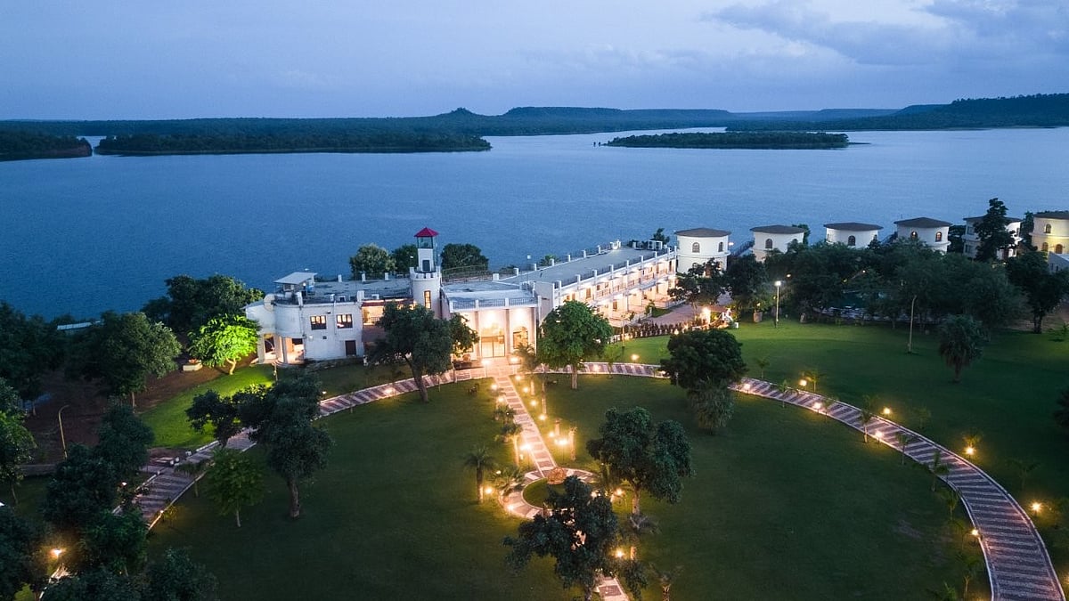 Narwar Lakefront Resort 